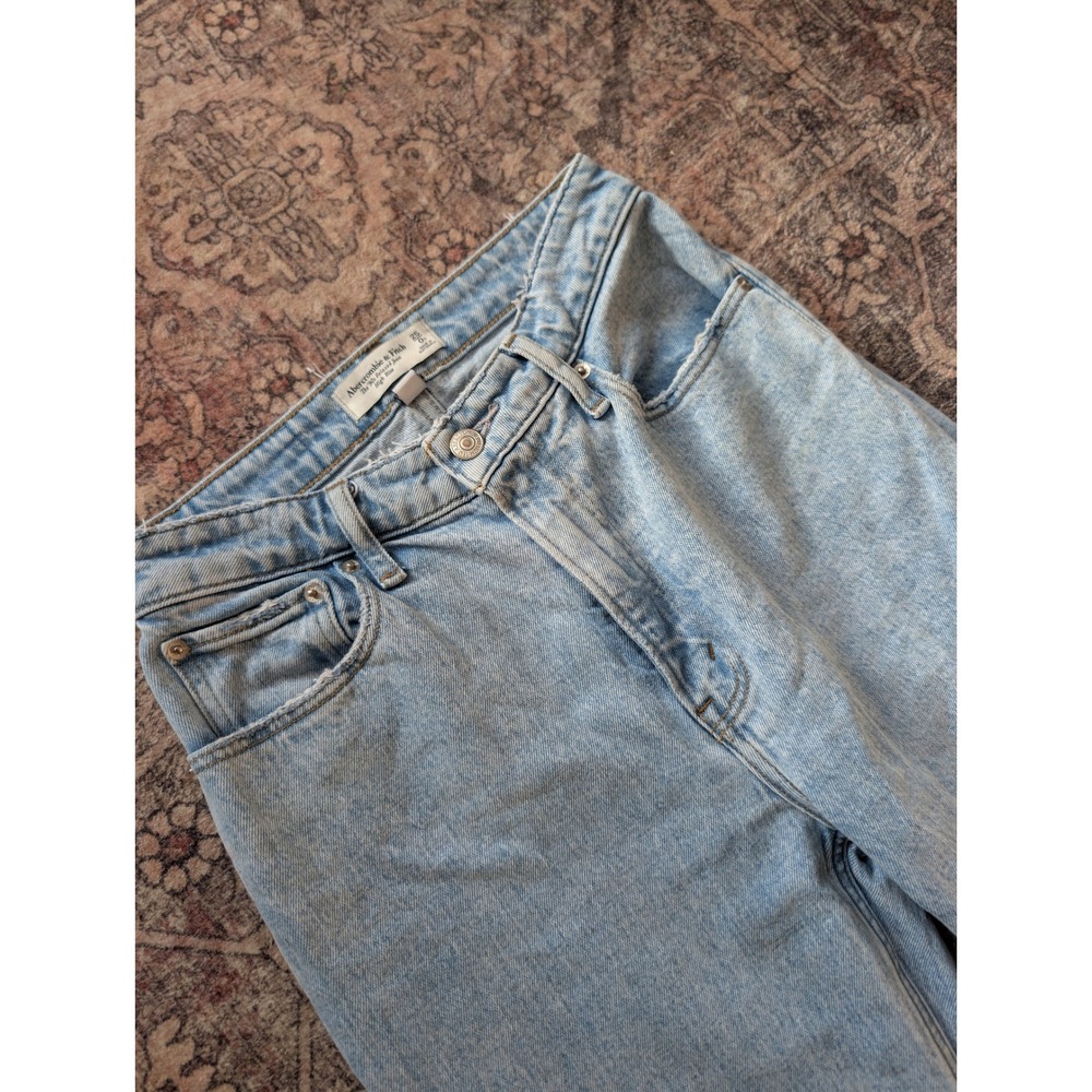 Abercrombie & Fitch Curve Love The 90s Relaxed Jean High Rise Light Wash 25 0R - Picture 3 of 5